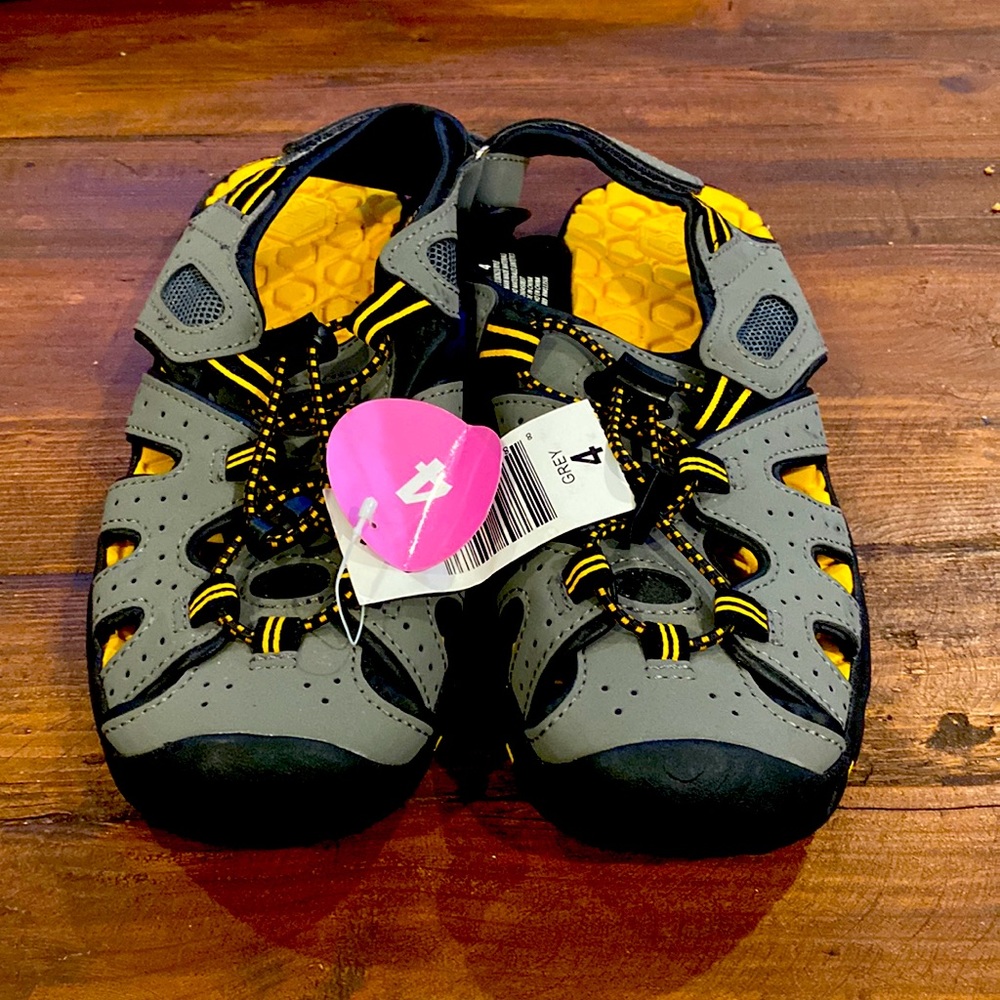 Khombu keen-like boys sandals